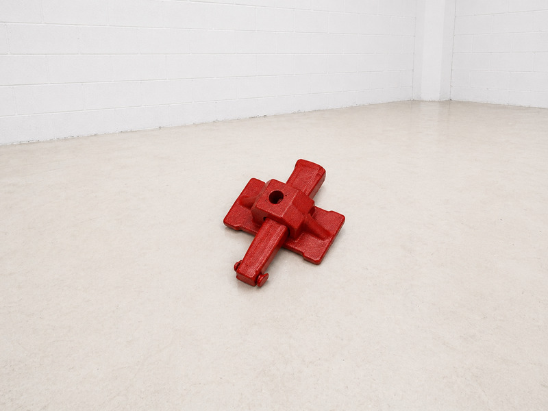 Tensor de forma para travamento de caixaria em acabamento vermelho